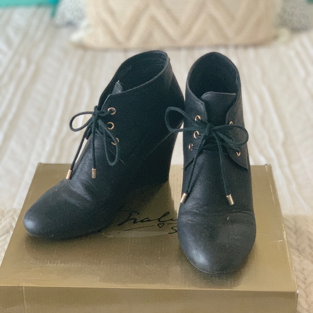 Black wedge heels